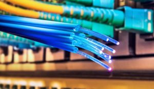     las ventajas y desventajas de la fibra optica